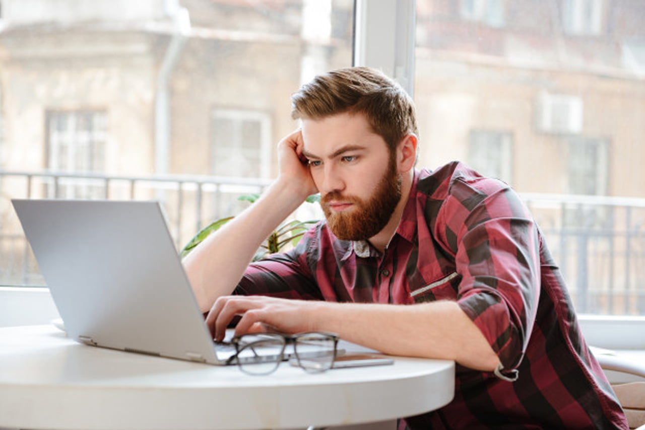 Colaboradores em home office